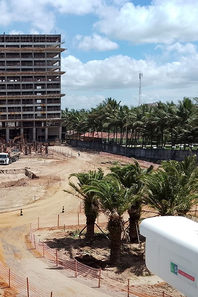 Instalação de câmera em obra